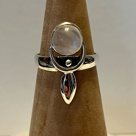 925 STERLING SILVER GODDESS WITH MOONSTONE RING VARIOUS SIZES - Picture 4 of 7